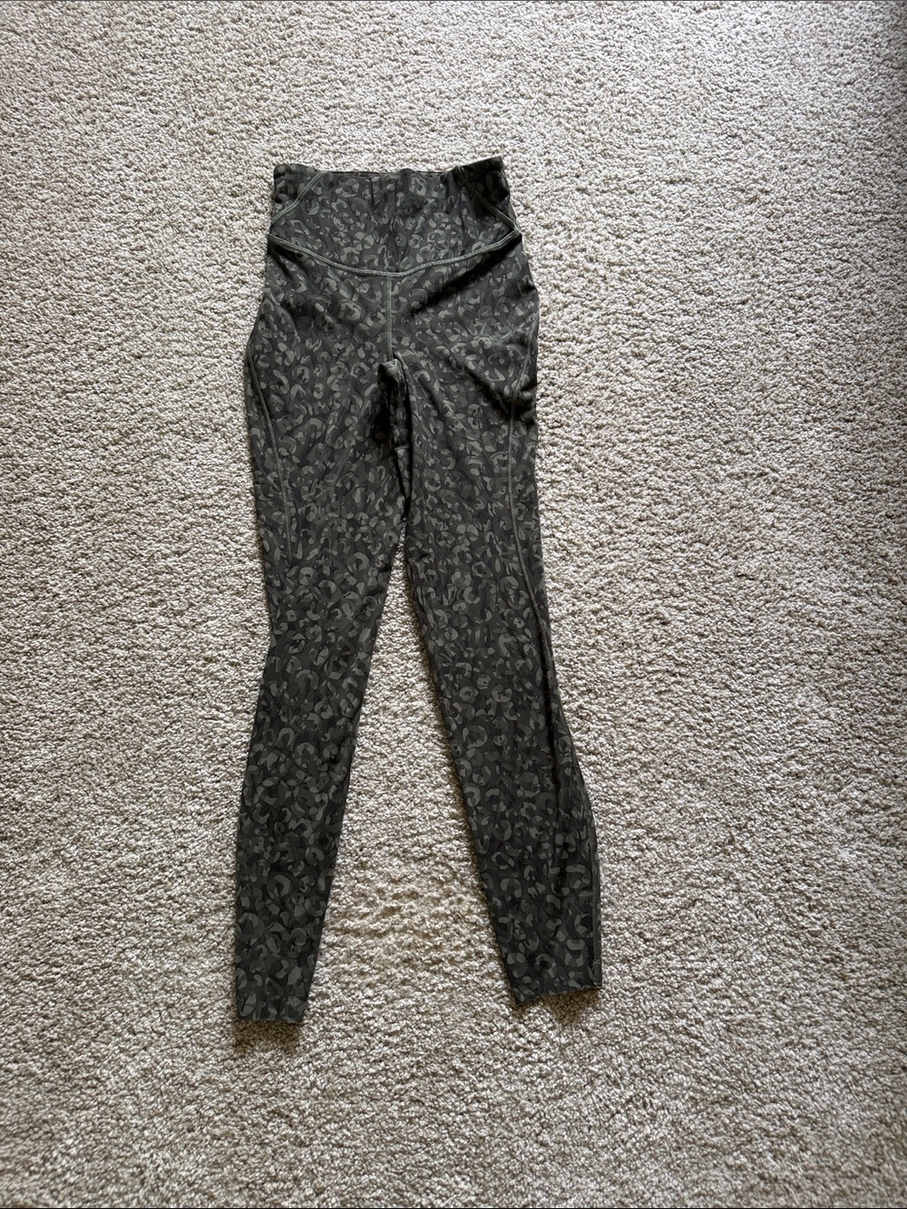 LOT OF LULULEMON LEGGINGS! - Picture 2 of 5
